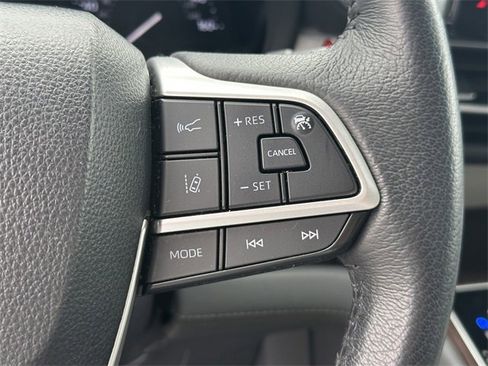 Used 2024 Toyota Sienna XLE image 25