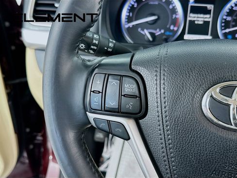 Used 2019 Toyota Highlander Limited AWD/4WD image 16
