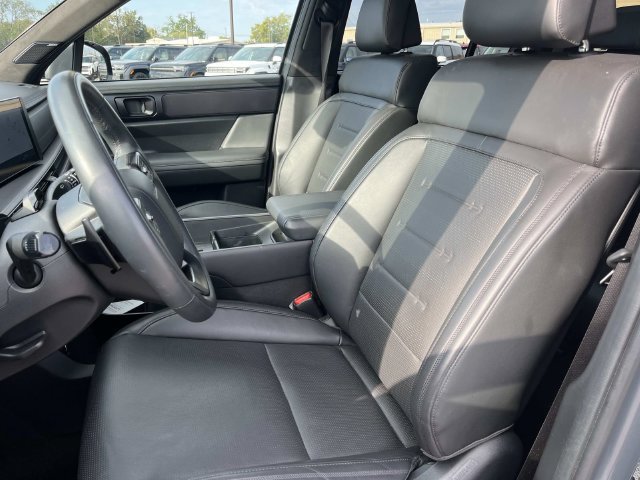Certified 2025 Hyundai Santa Fe Calligraphy FWD image 32