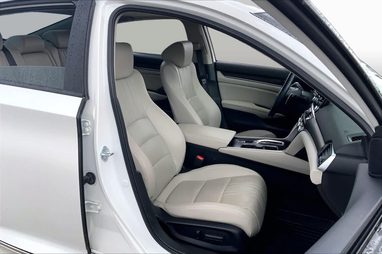 Used 2022 Honda Accord Touring image 8