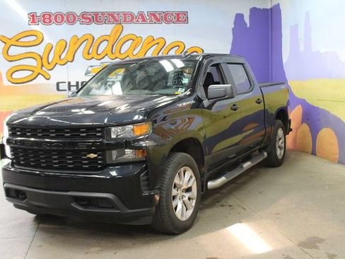 Used 2019 Chevrolet Silverado 1500 Custom w/ Custom Value Package AWD/4WD image 2