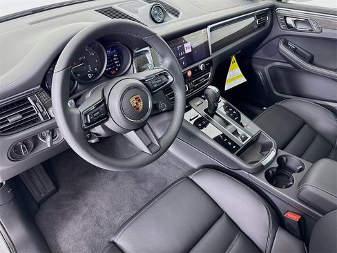 New 2026 Porsche Macan GTS image 4