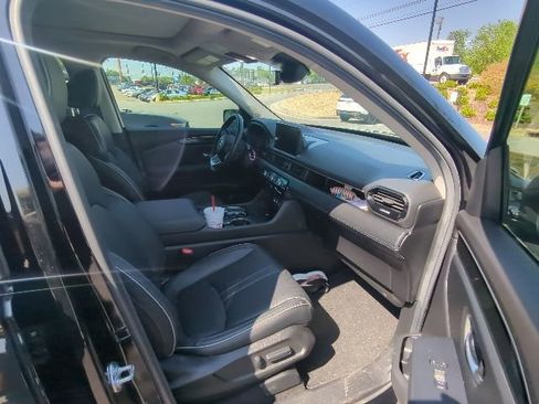 Used 2025 Honda Pilot Elite image 7