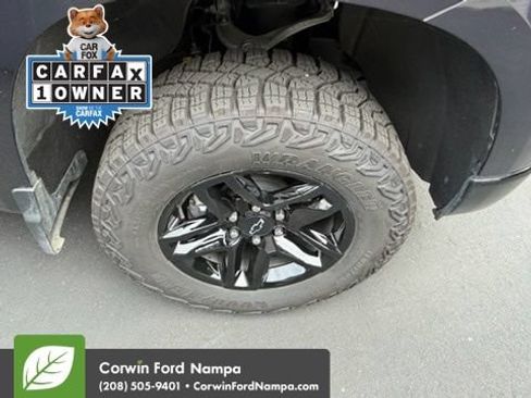 Used 2023 Chevrolet Silverado 1500 Custom Trail Boss w/ LPO, Dark Essentials Package AWD/4WD image 8