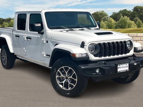 New 2025 Jeep Gladiator Sport image 2