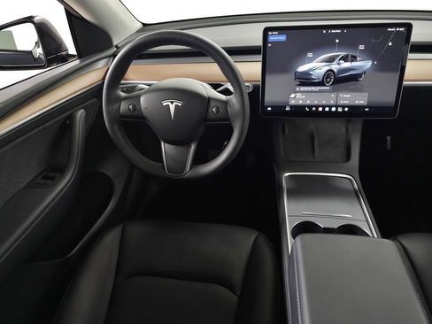 Used 2024 Tesla Model Y Long Range AWD/4WD image 19