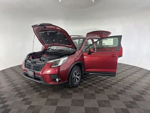Used 2022 Subaru Forester Premium image 16
