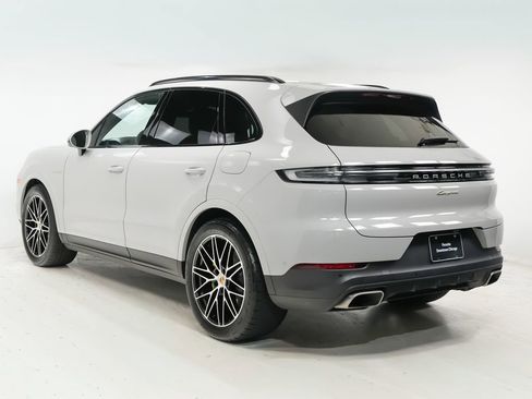 Used 2024 Porsche Cayenne AWD/4WD image 3