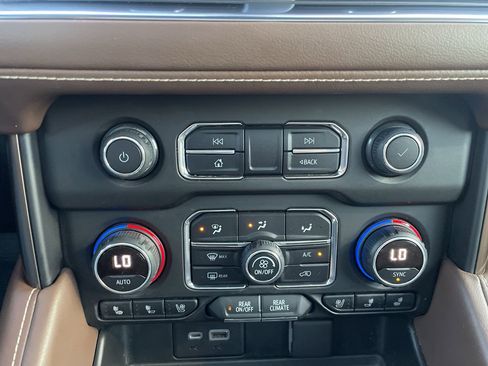 Used 2021 Chevrolet Tahoe High Country w/ Premium Package image 33