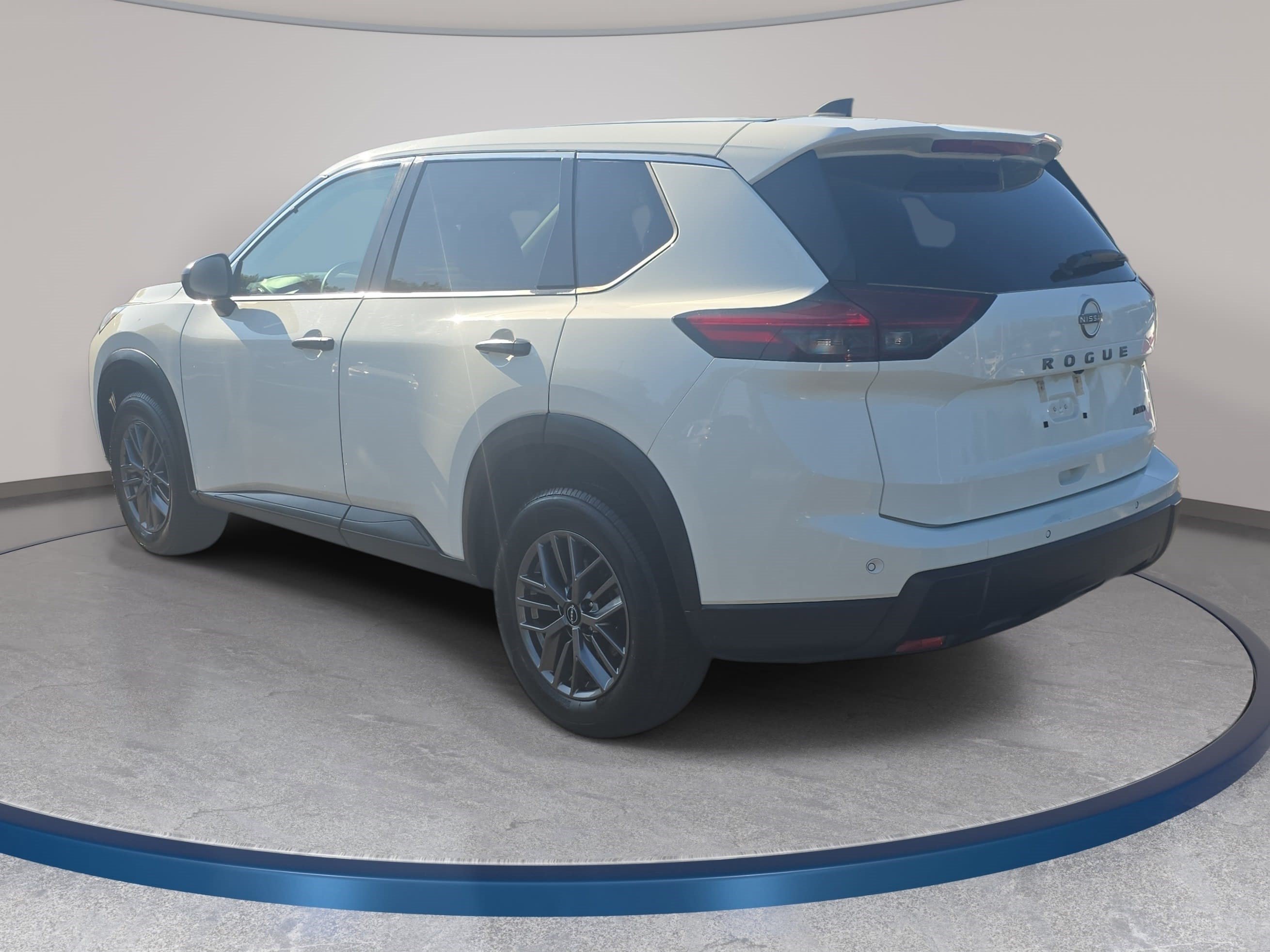 Used 2024 Nissan Rogue S AWD/4WD image 7