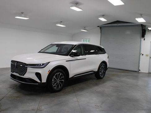 New 2026 Lincoln Nautilus Premier image 3