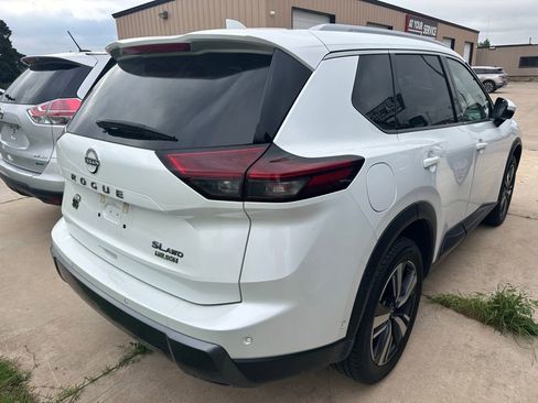 Used 2024 Nissan Rogue SL AWD/4WD image 4