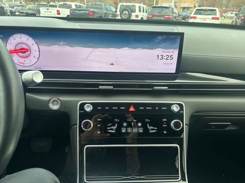 Used 2025 Genesis GV80 2.5T Standard image 12