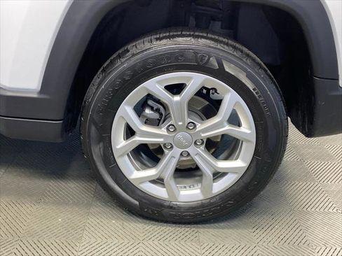 Certified 2024 Jeep Compass Latitude image 31