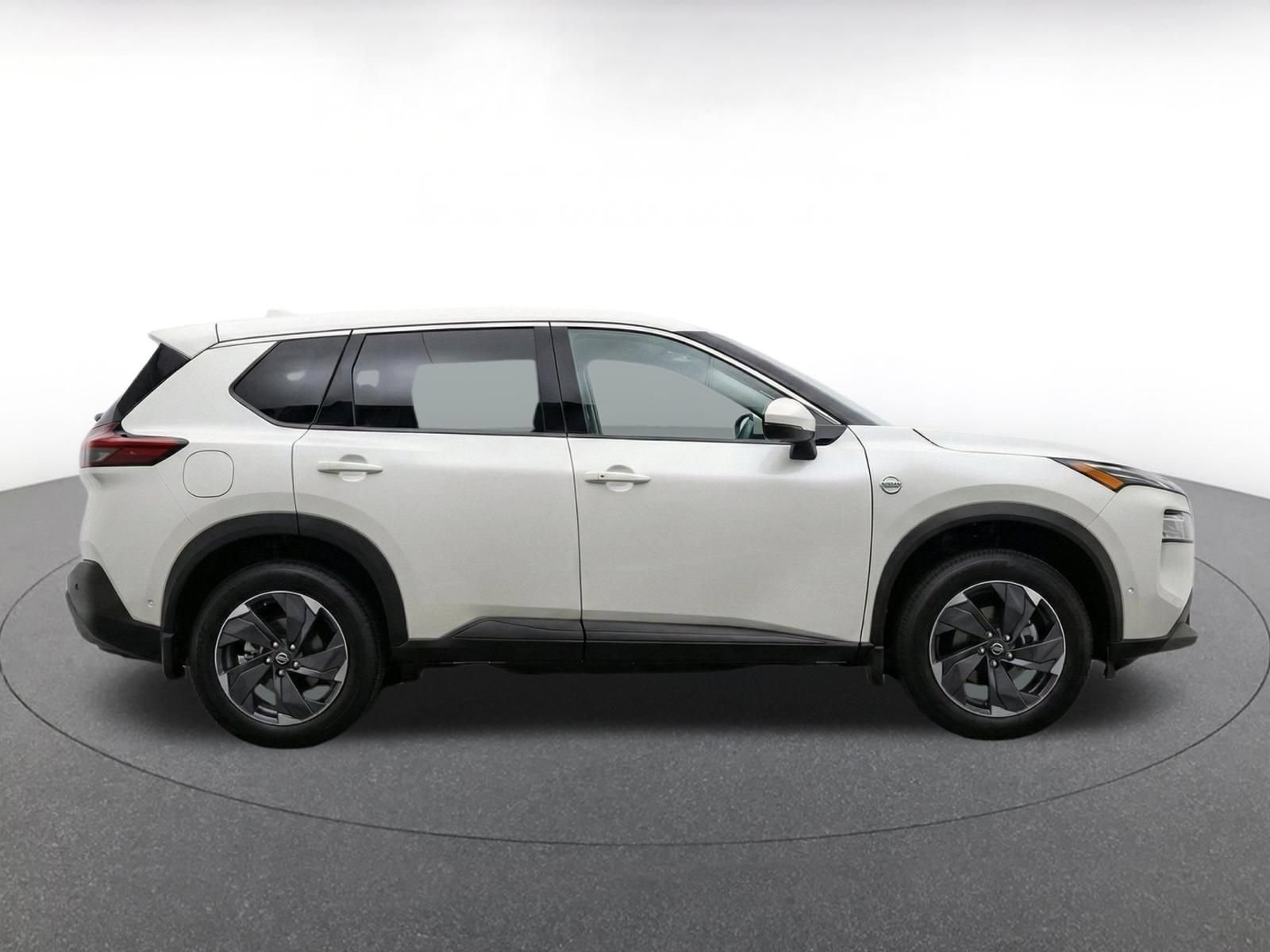 Used 2025 Nissan Rogue SV AWD/4WD image 9