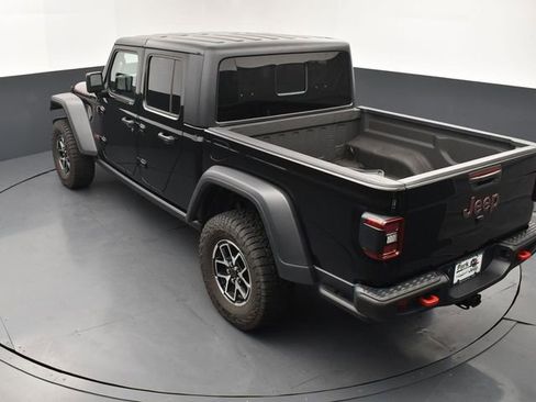 Used 2024 Jeep Gladiator Rubicon w/ Technology Group AWD/4WD image 13