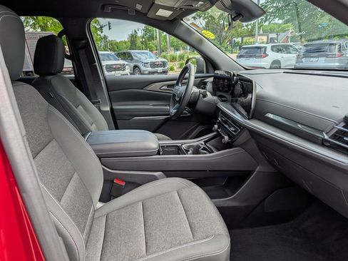 Used 2024 Chevrolet Traverse LT AWD/4WD image 14