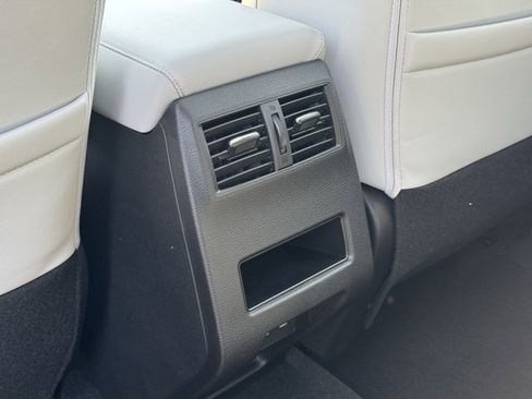 New 2025 Mitsubishi Outlander SE image 13