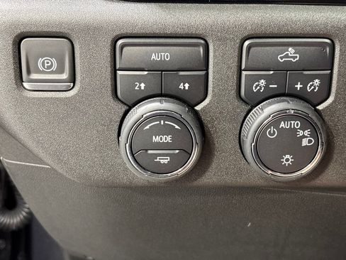 Used 2024 Chevrolet Silverado 1500 LT AWD/4WD image 28