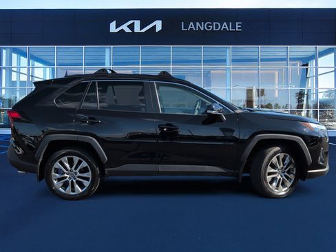 Used 2023 Toyota RAV4 XLE Premium image 3