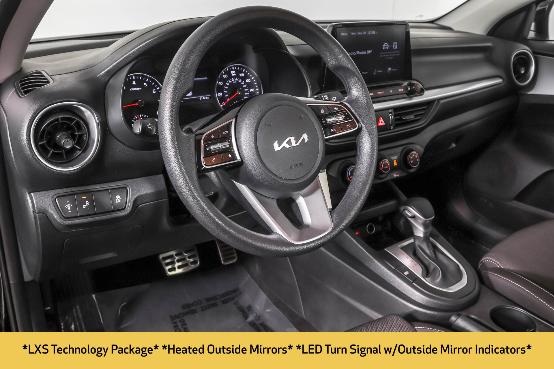 Used 2023 Kia Forte LXS w/ LXS Technology Package FWD image 5