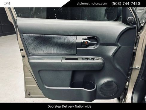 Used 2012 Scion xB FWD image 23