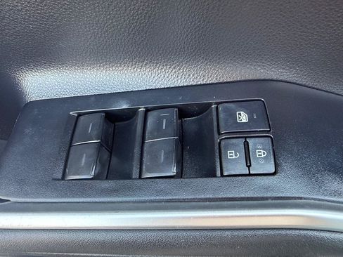 Used 2023 Toyota Highlander XLE AWD/4WD image 11