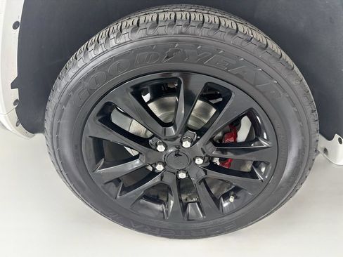 Used 2018 Jeep Grand Cherokee Altitude AWD/4WD image 32