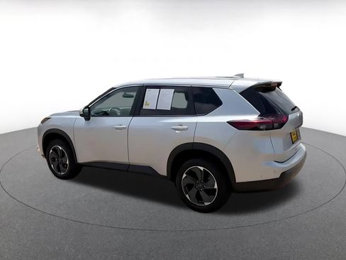 Used 2025 Nissan Rogue SV FWD image 10