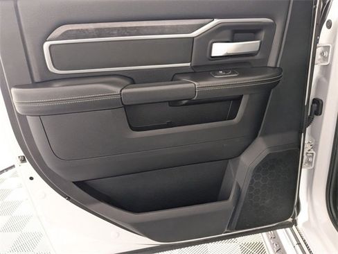 Used 2024 RAM 3500 Big Horn image 27