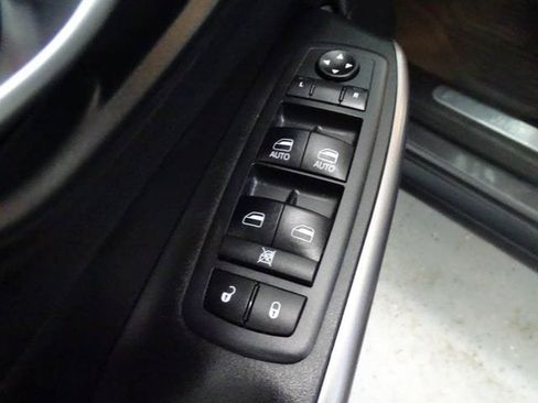 Used 2019 Jeep Cherokee Limited AWD/4WD image 10