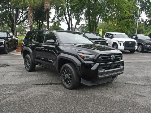 Used 2025 Toyota 4Runner SR5 AWD/4WD image 6