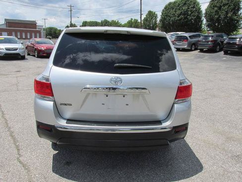 Used 2013 Toyota Highlander FWD w/ Cold Weather Pkg image 16