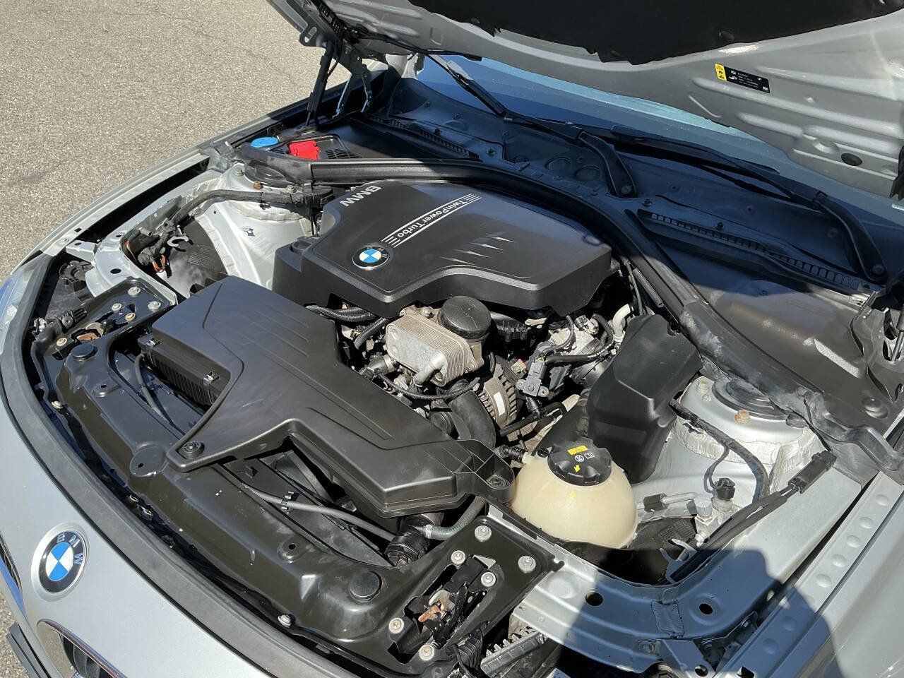 Used 2018 BMW 320i xDrive Sedan AWD/4WD image 18
