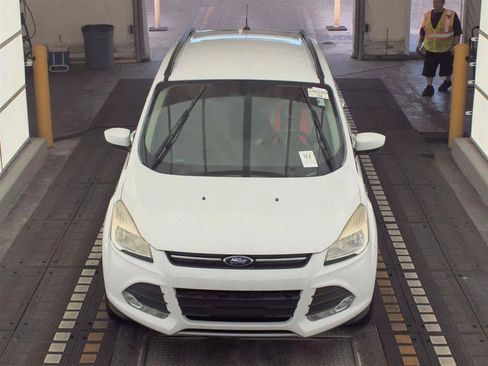 Used 2015 Ford Escape SE w/ Equipment Group 201A FWD image 2