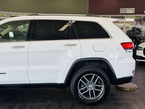 Used 2020 Jeep Grand Cherokee Limited AWD/4WD image 14