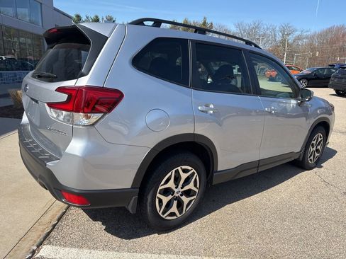 Used 2023 Subaru Forester Premium image 2