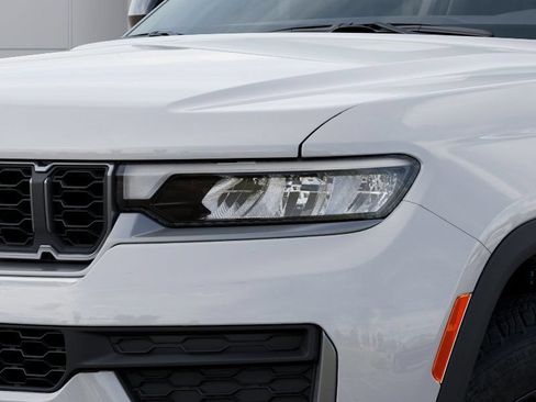 New 2026 Jeep Grand Cherokee Altitude AWD/4WD image 10