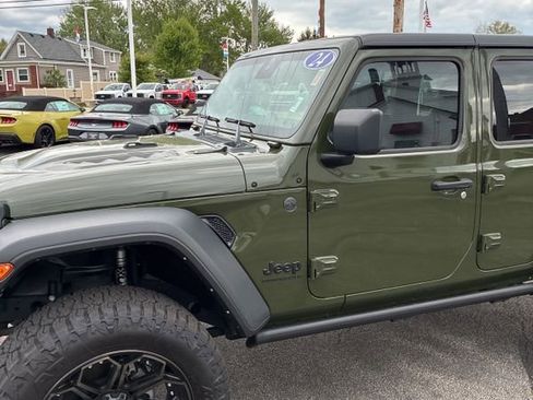 Used 2024 Jeep Wrangler Unlimited Sport AWD/4WD image 5