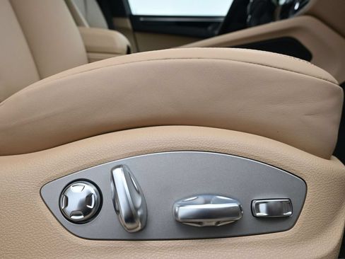 Certified 2026 Porsche Macan AWD/4WD image 15