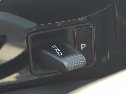 Used 2025 Porsche Taycan image 33