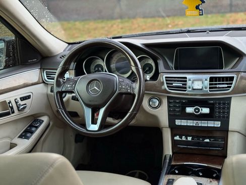 Used 2014 Mercedes-Benz E 350 Sedan image 21