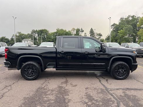 Used 2024 Chevrolet Silverado 2500 High Country w/ Midnight Edition AWD/4WD image 8