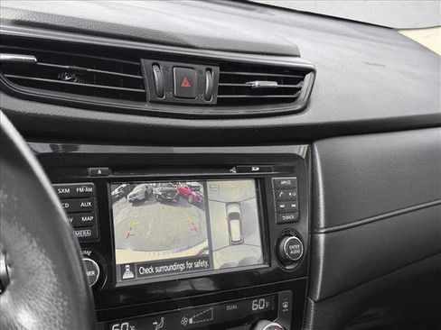 Used 2017 Nissan Rogue SV w/ SV Premium Package AWD/4WD image 14
