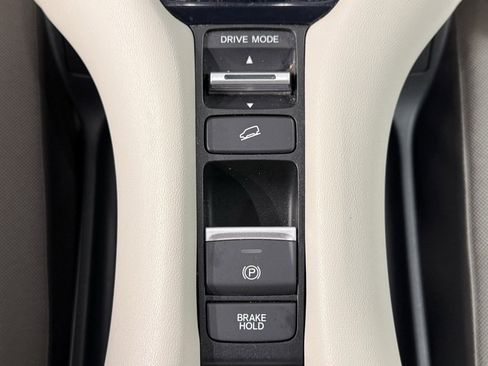 Used 2023 Honda HR-V LX image 24