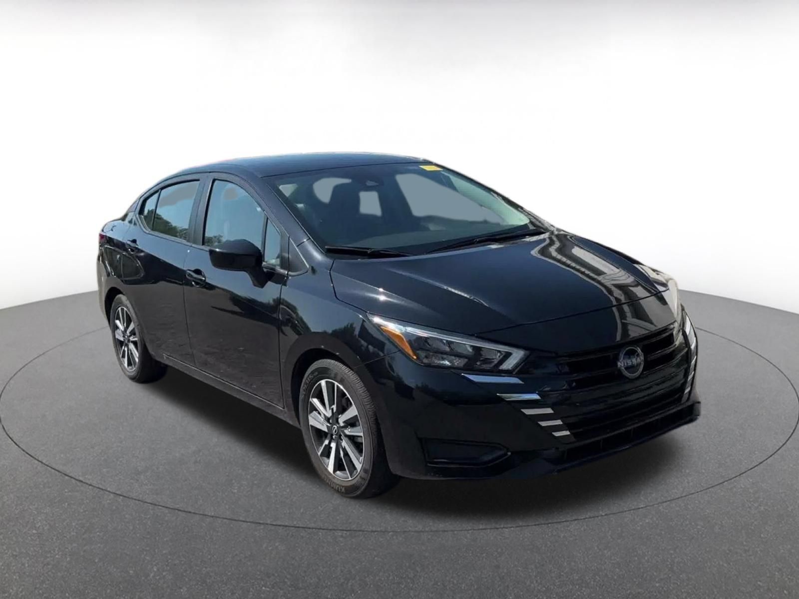 Used 2025 Nissan Versa SV FWD image 2