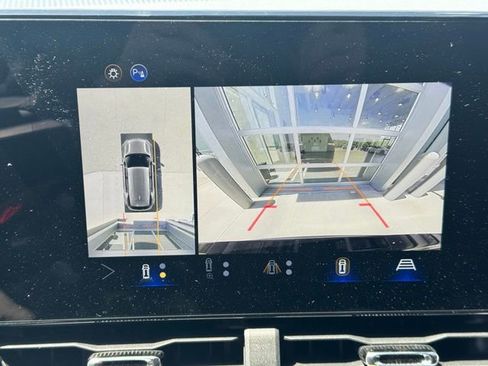 Used 2025 Chevrolet Equinox LT w/ Safety and Technology Package AWD/4WD image 4