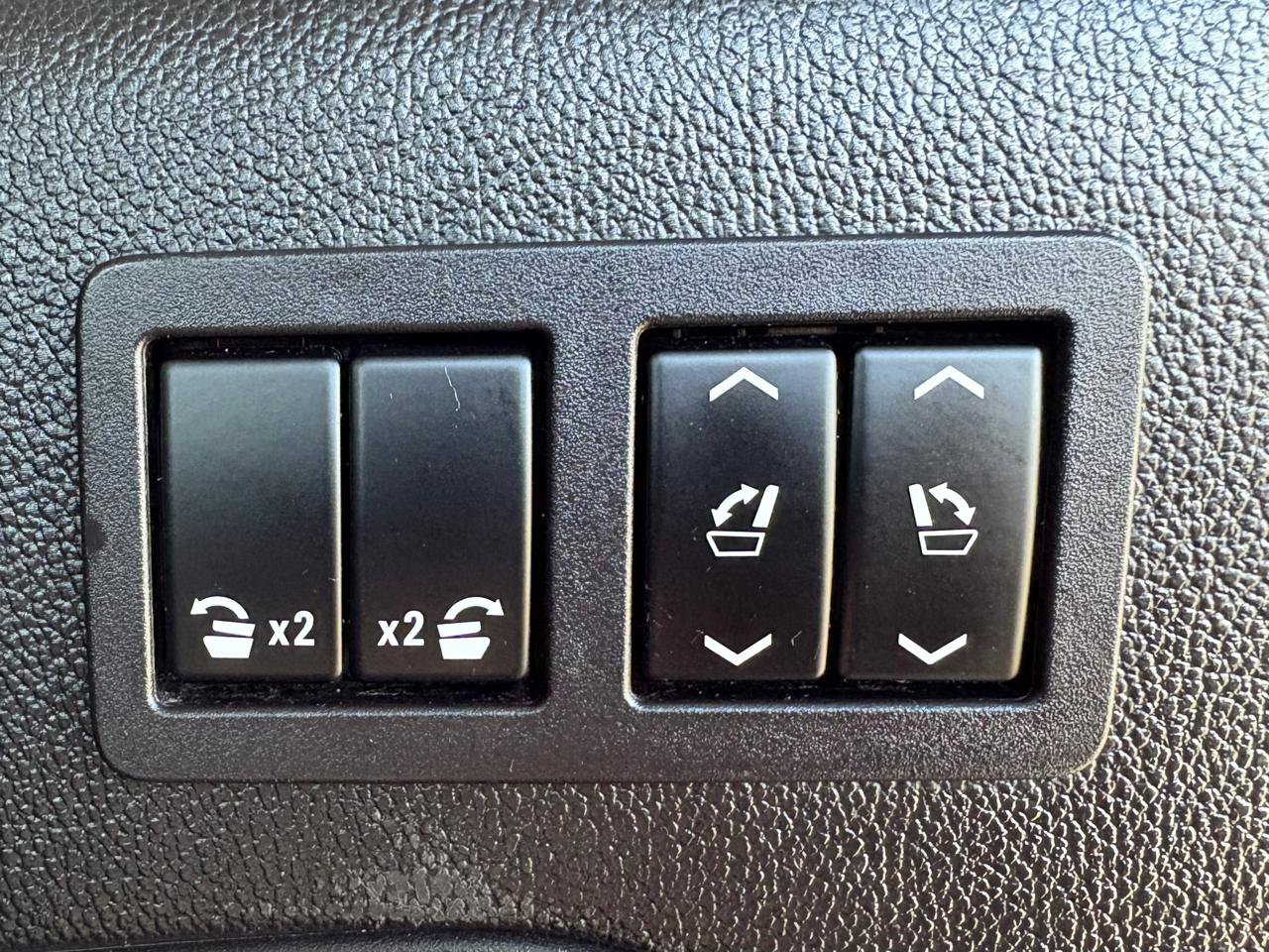 Used 2018 Cadillac Escalade ESV Luxury AWD/4WD image 40