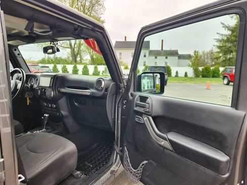 Used 2017 Jeep Wrangler Unlimited Sport w/ Quick Order Package 24S AWD/4WD image 43