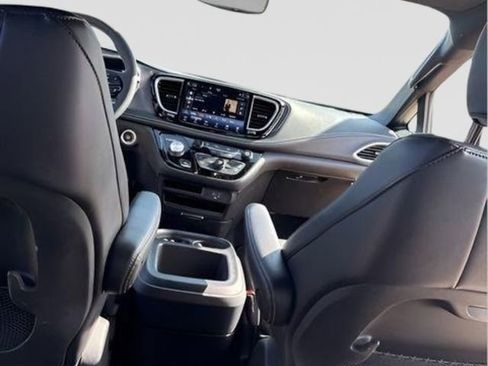 New 2026 Chrysler Pacifica Select w/ S Appearance Package image 23